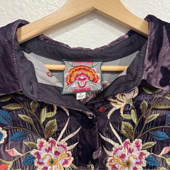 EUC Johnny Was embroidered velvet purple top - Picture 5 of 5